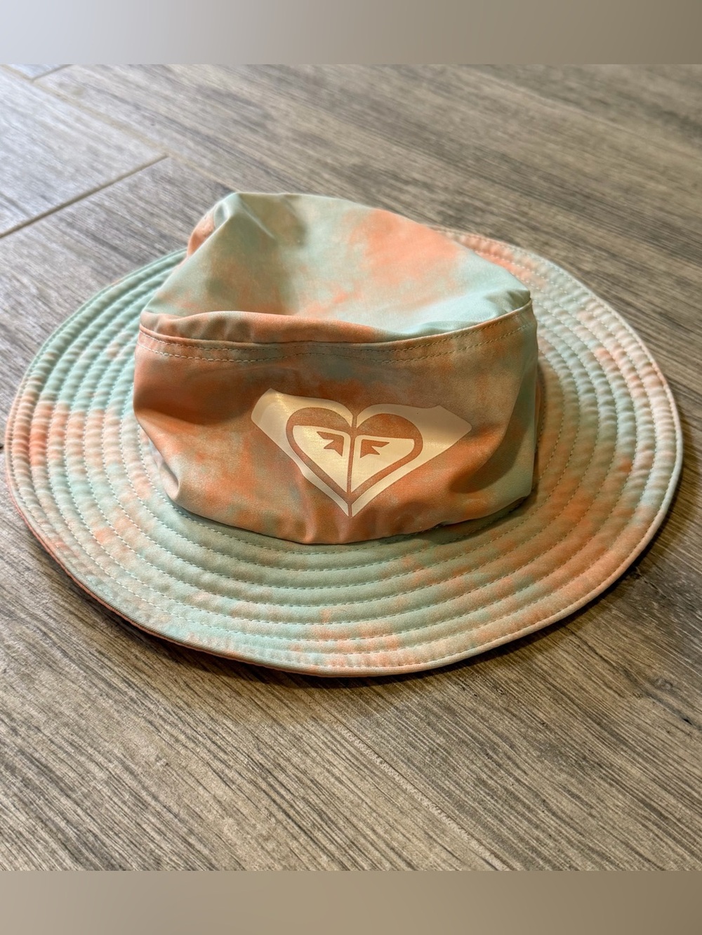 Roxy Kids Pudding Cake Bucket
Hat Tropical Peach Reversible
Tie Dyed Beach Sun